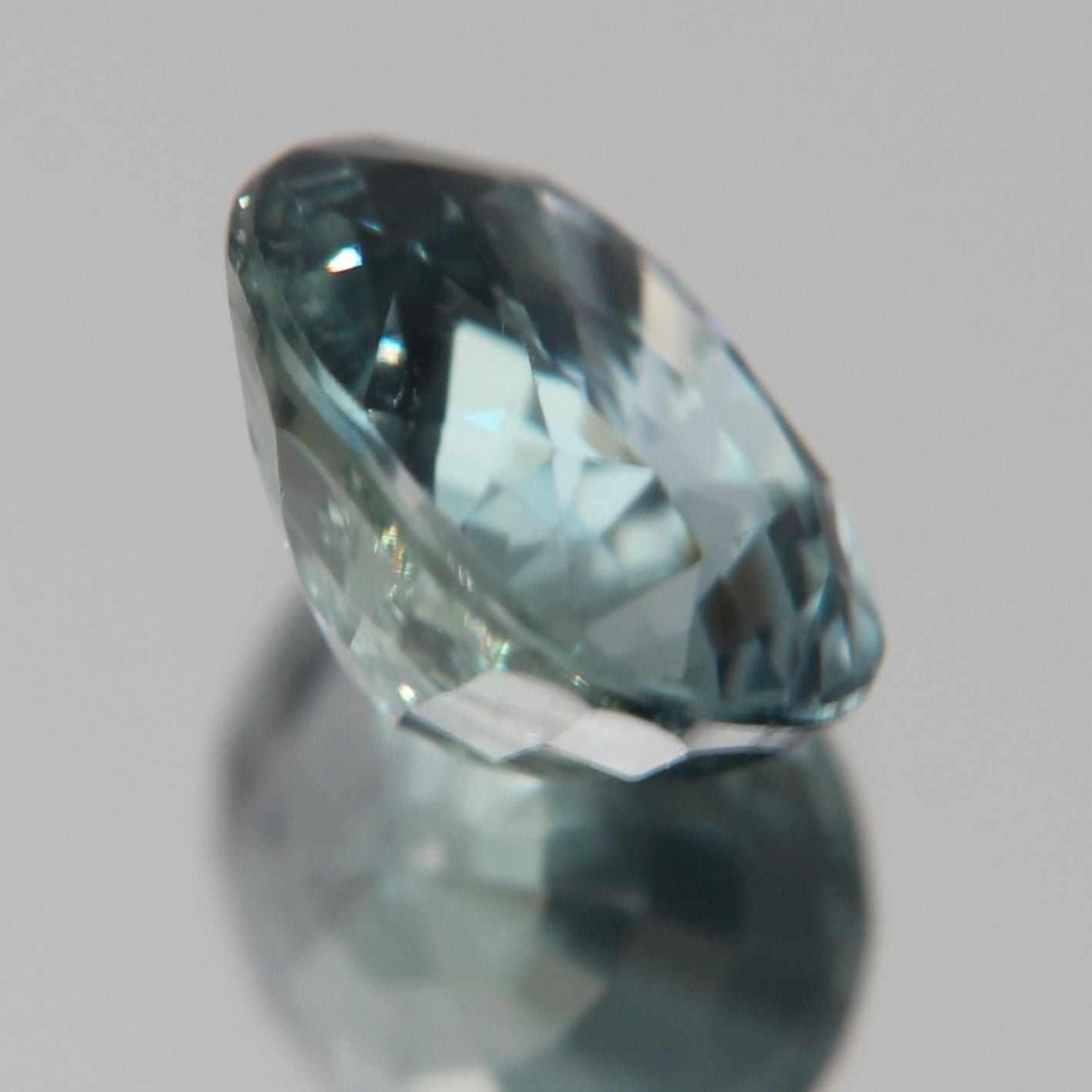 grünlich-Blauer Saphir 3.10 ct