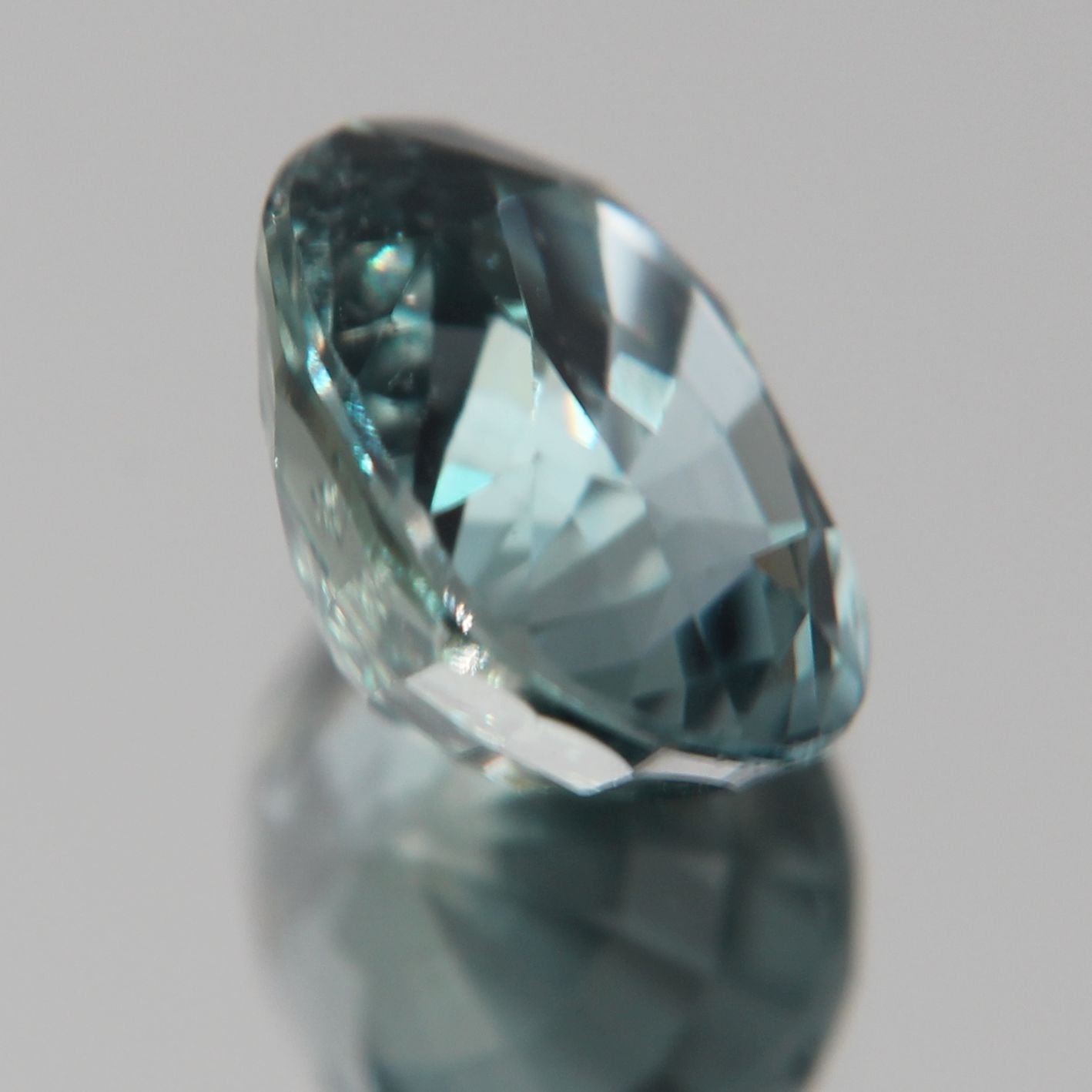 grünlich-Blauer Saphir 3.10 ct