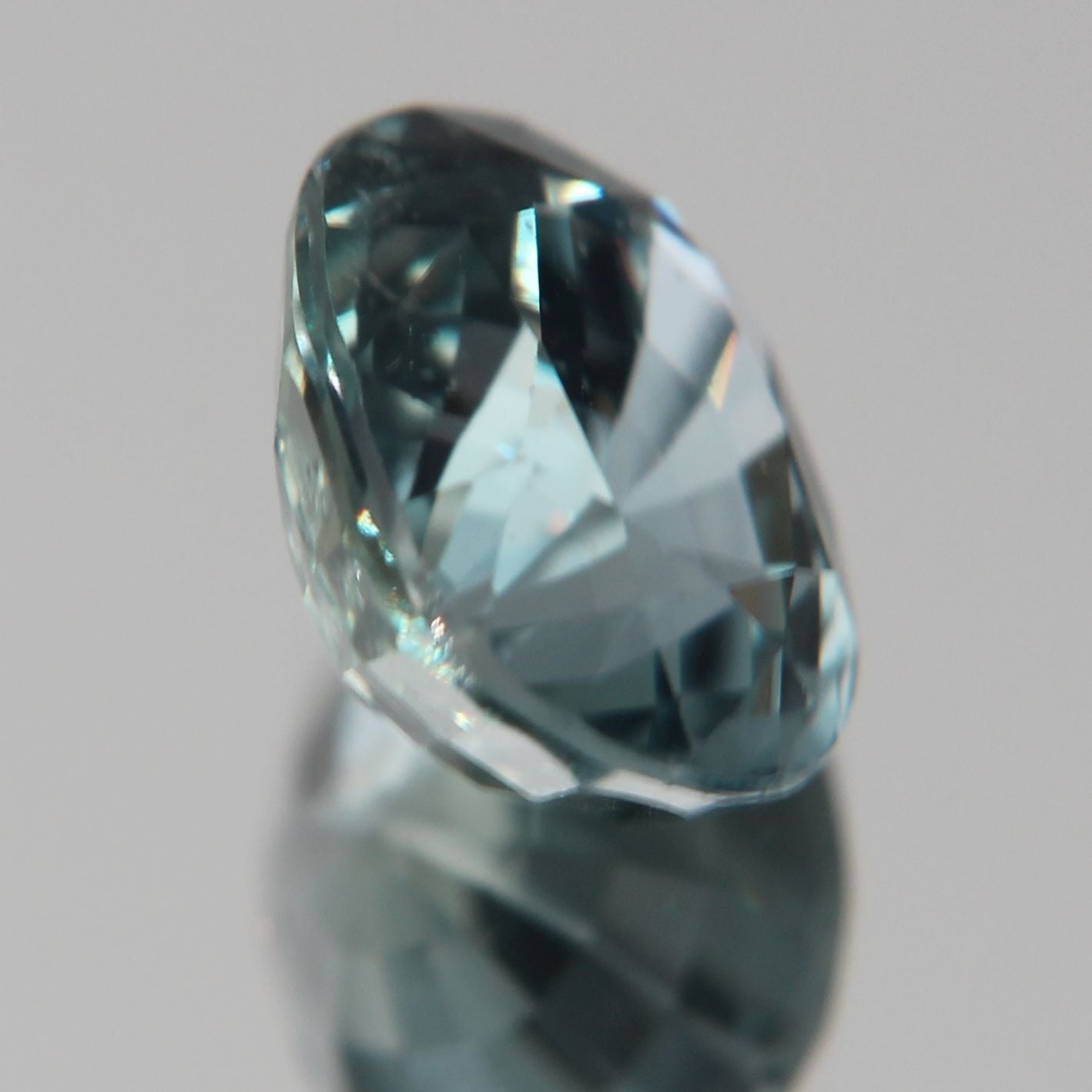 grünlich-Blauer Saphir 3.10 ct