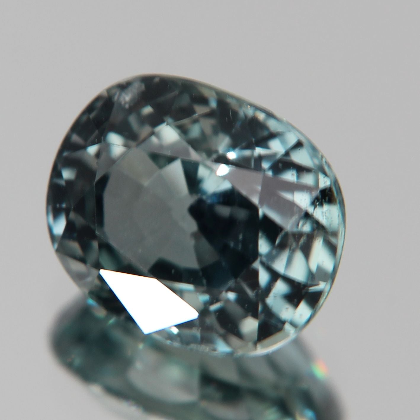 grünlich-Blauer Saphir 3.10 ct