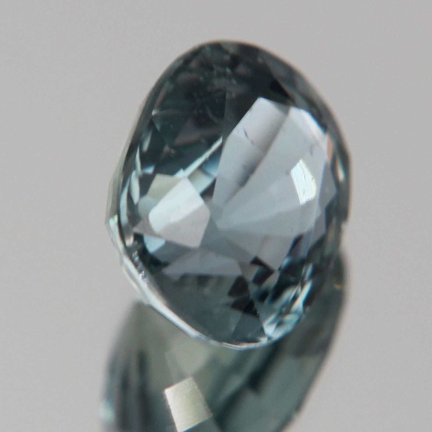 grünlich-Blauer Saphir 3.10 ct