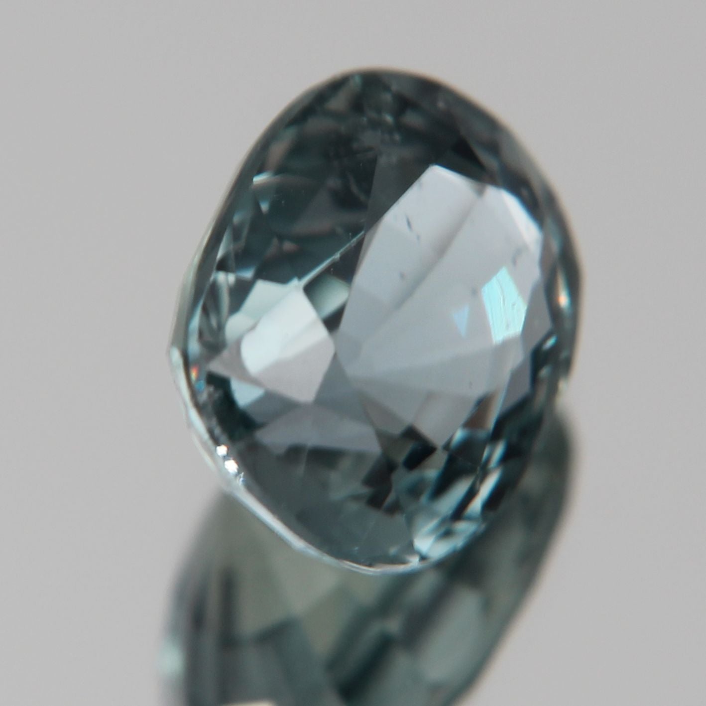 grünlich-Blauer Saphir 3.10 ct