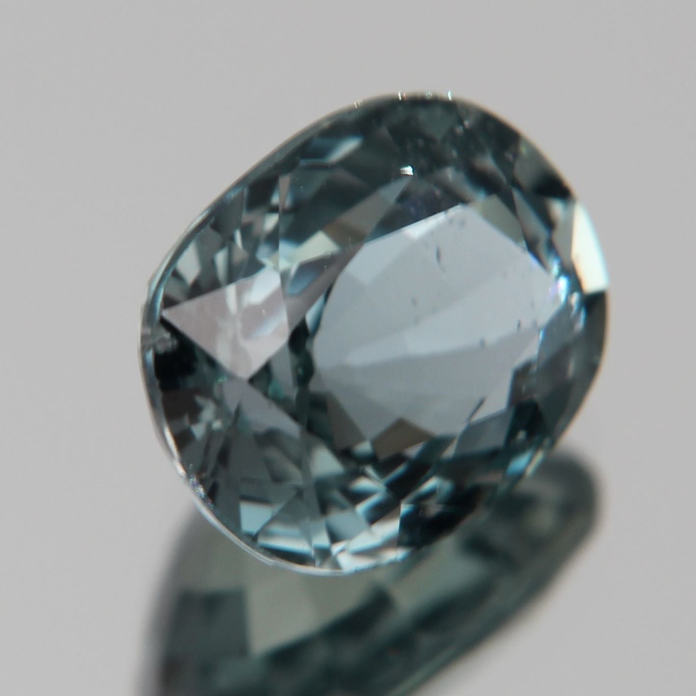grünlich-Blauer Saphir 3.10 ct