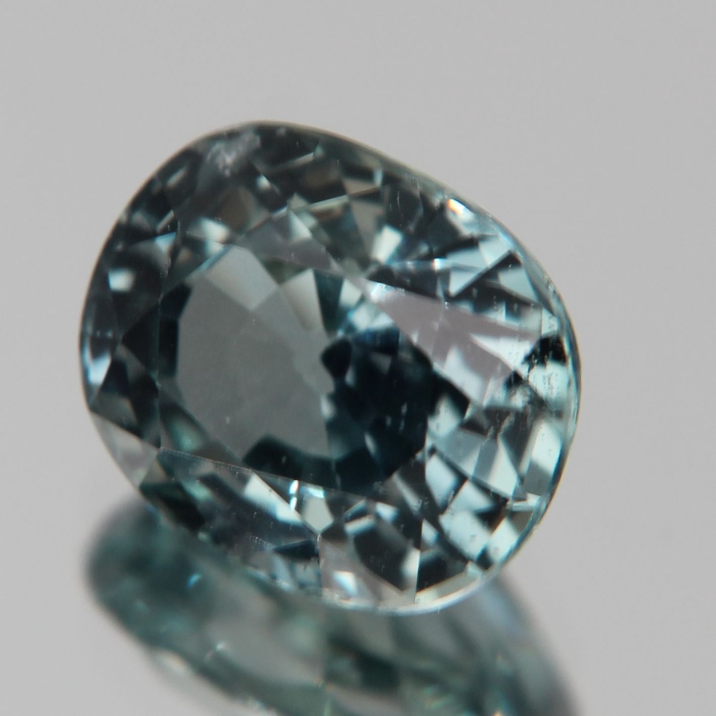 grünlich-Blauer Saphir 3.10 ct