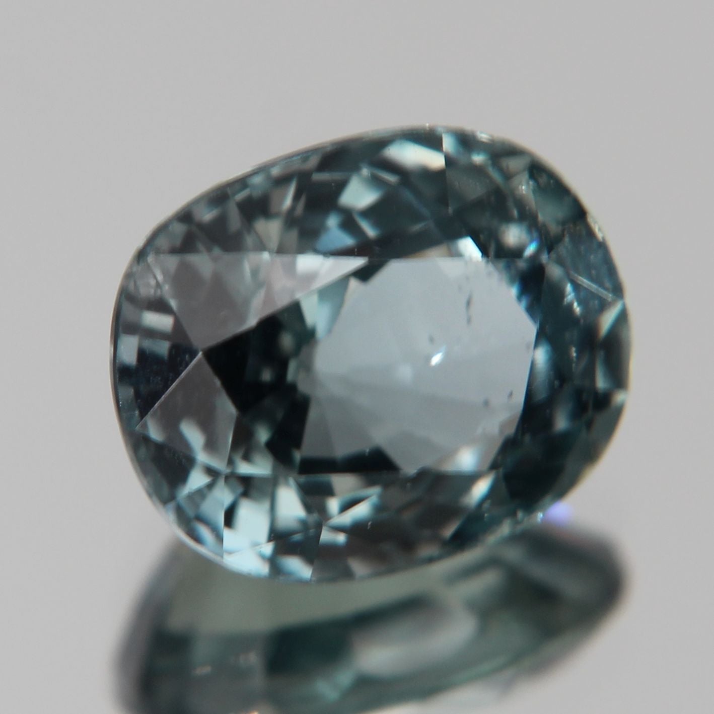 grünlich-Blauer Saphir 3.10 ct