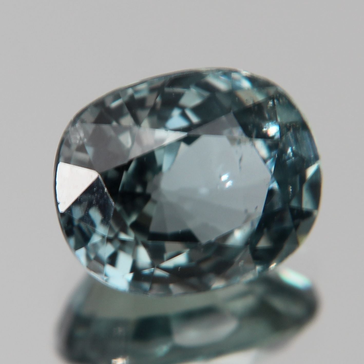 grünlich-Blauer Saphir 3.10 ct