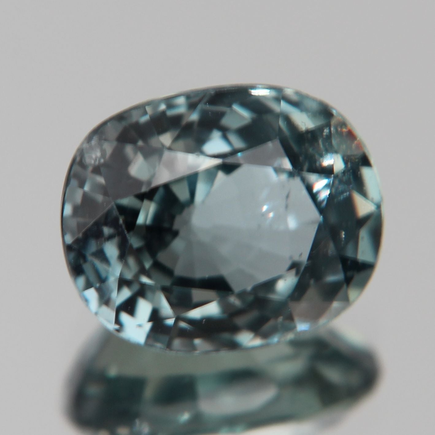 grünlich-Blauer Saphir 3.10 ct