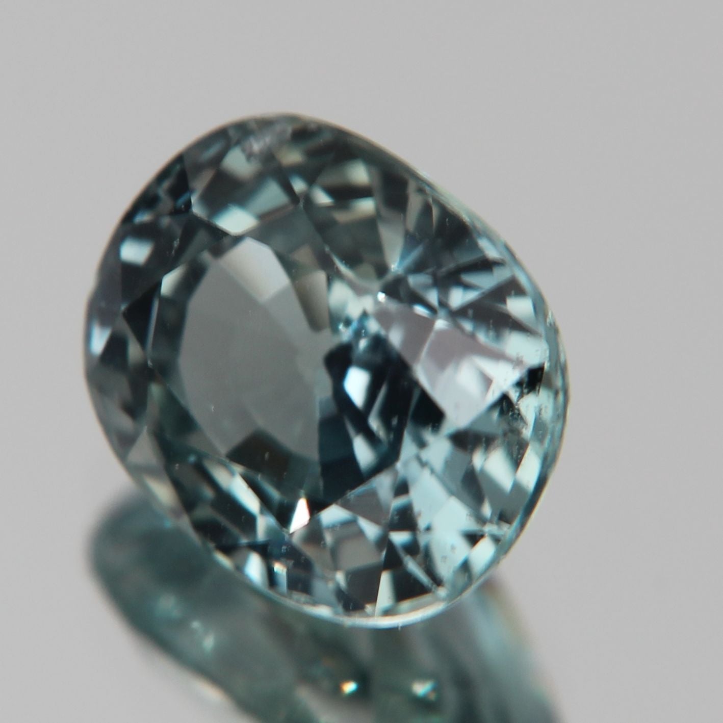 grünlich-Blauer Saphir 3.10 ct