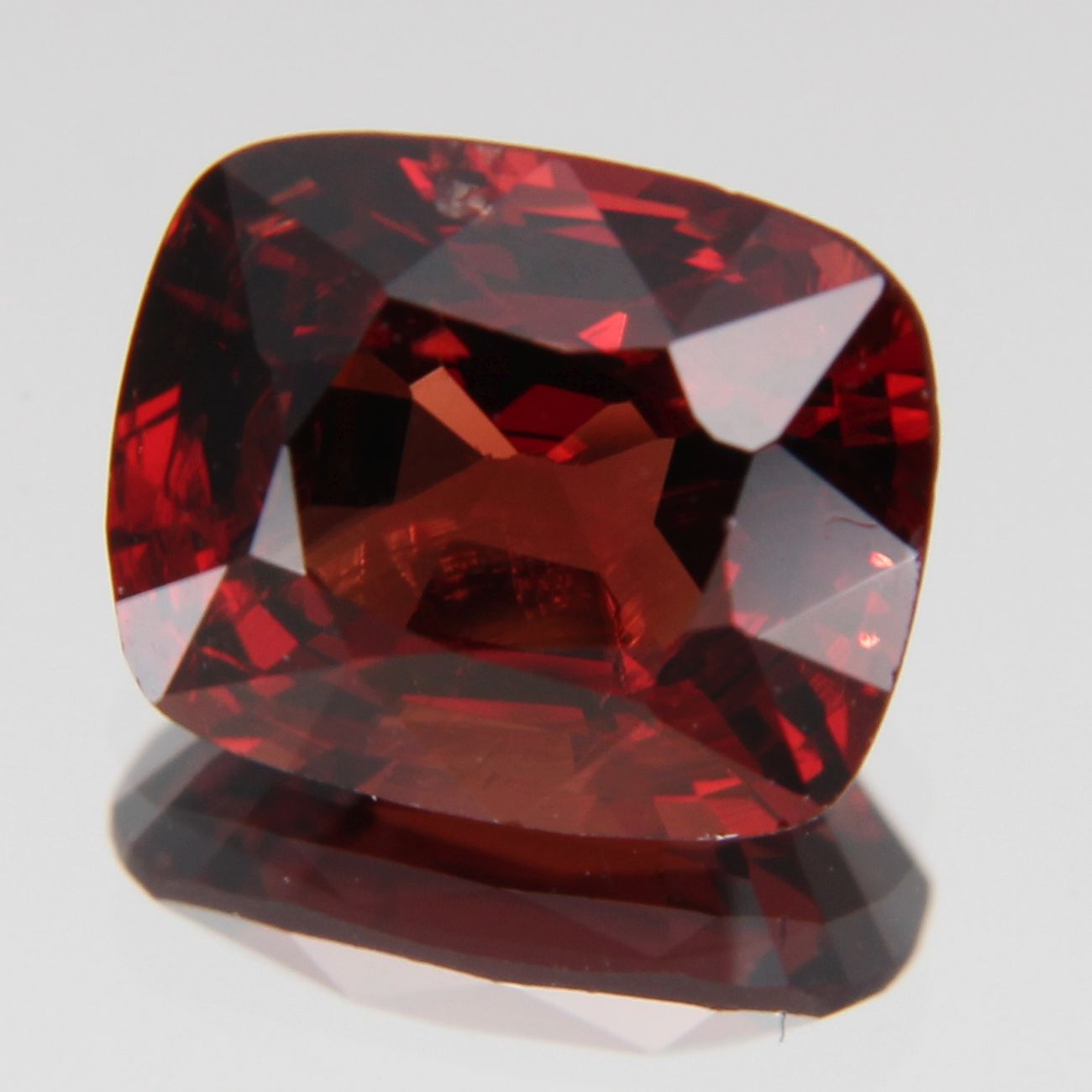 Orange-Roter Spinell 2.60 ct