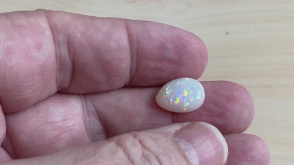 Weißer Opal 4.85 ct