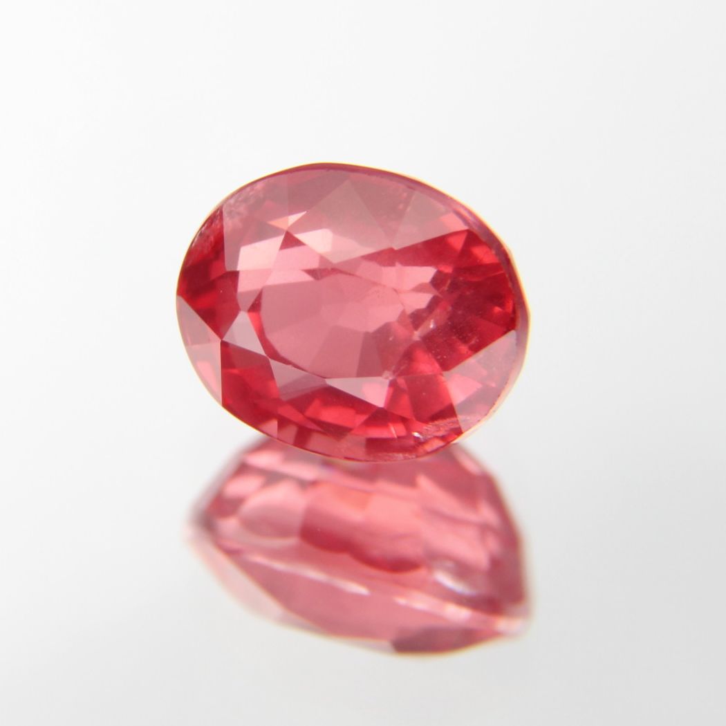 rötlich-Oranger Spinell 1.12 ct