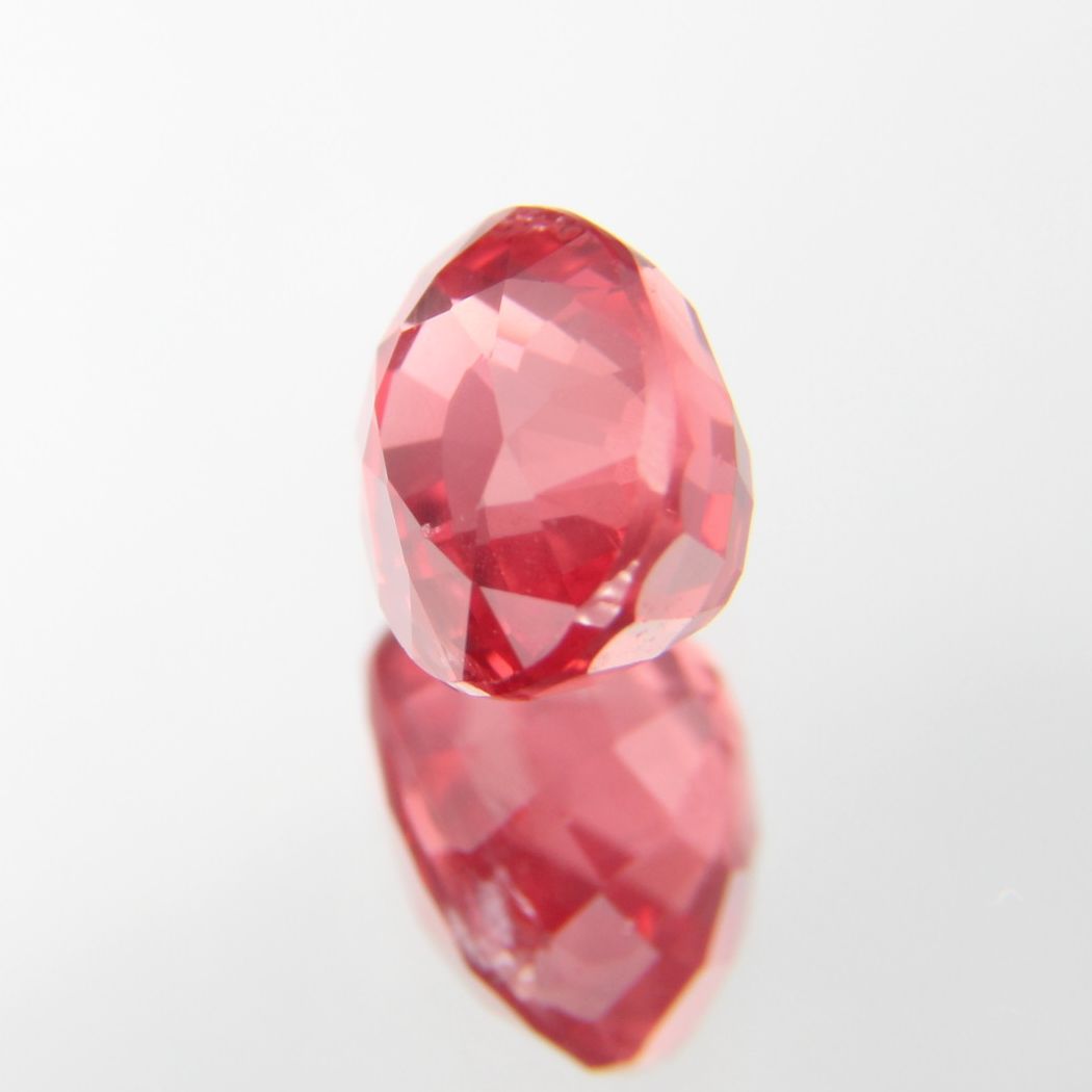 rötlich-Oranger Spinell 1.12 ct