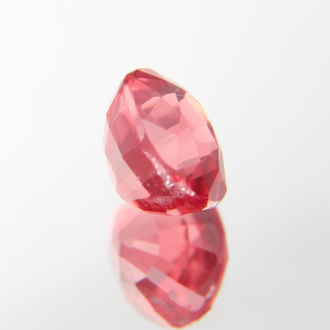 rötlich-Oranger Spinell 1.12 ct