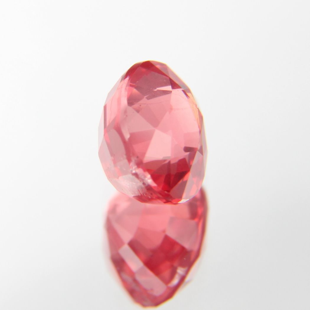 rötlich-Oranger Spinell 1.12 ct