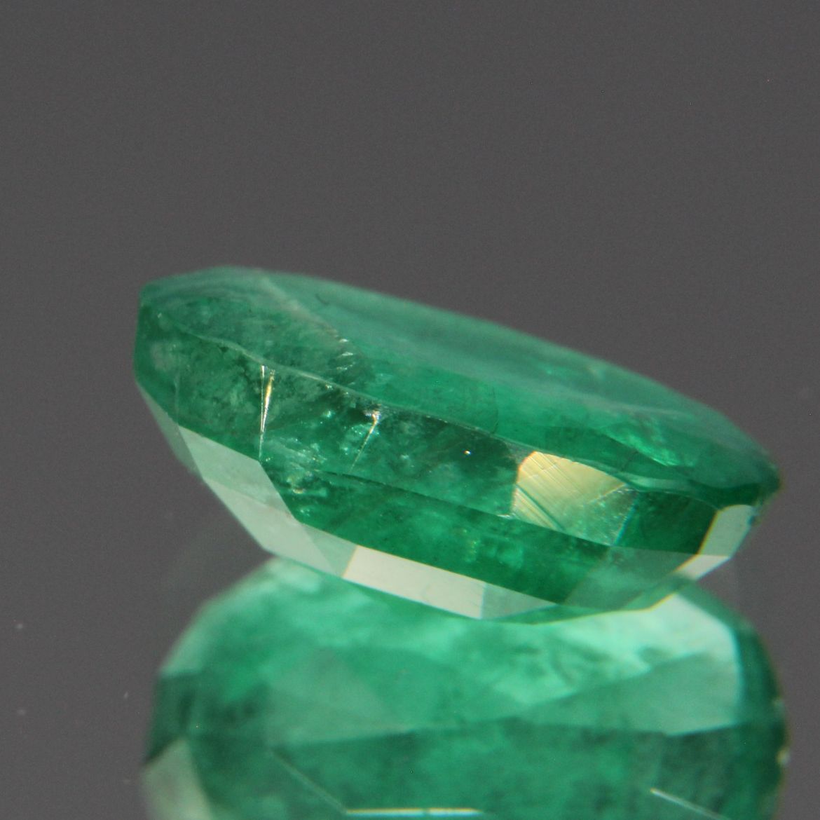 Emerald 2.11 ct
