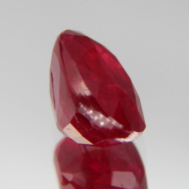 Taubenblutroter Rubin 1.03ct