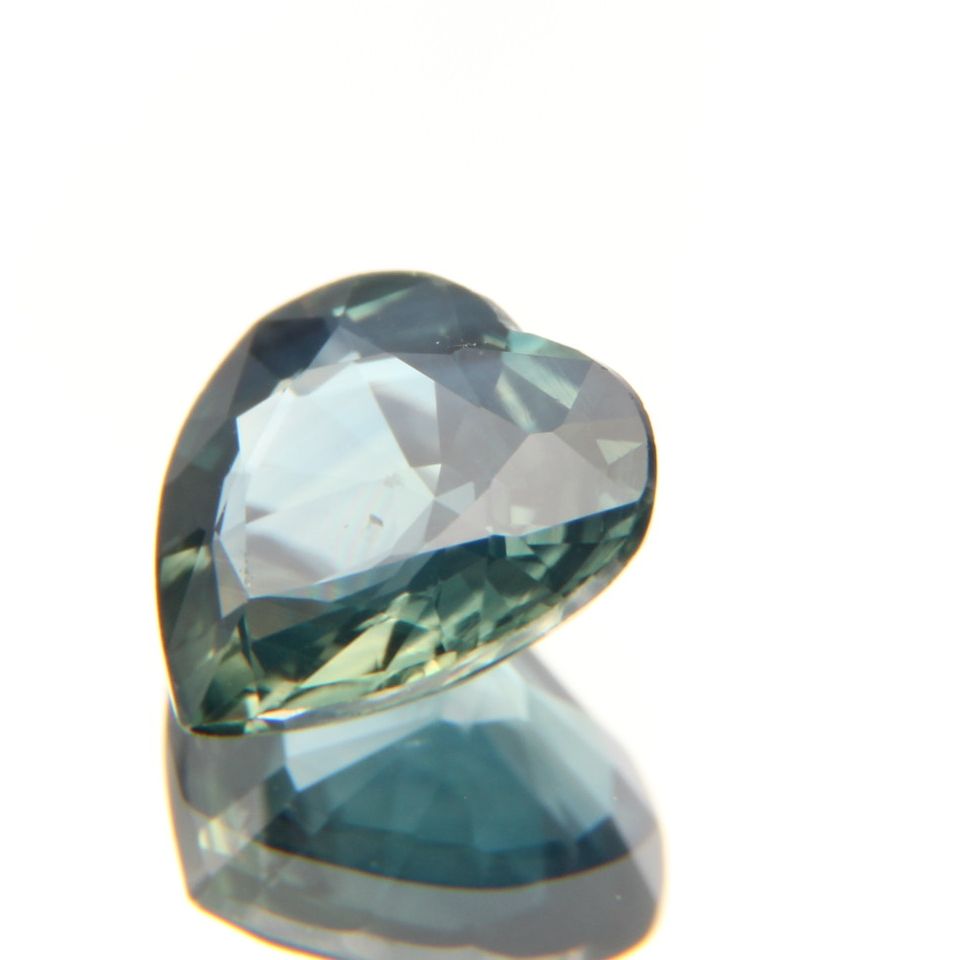 Bi-Color Sapphire 1.04 ct