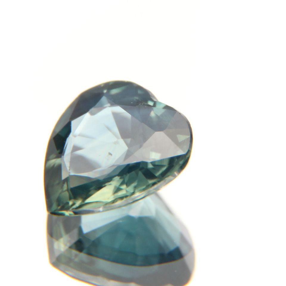 Bi-Color Sapphire 1.04 ct