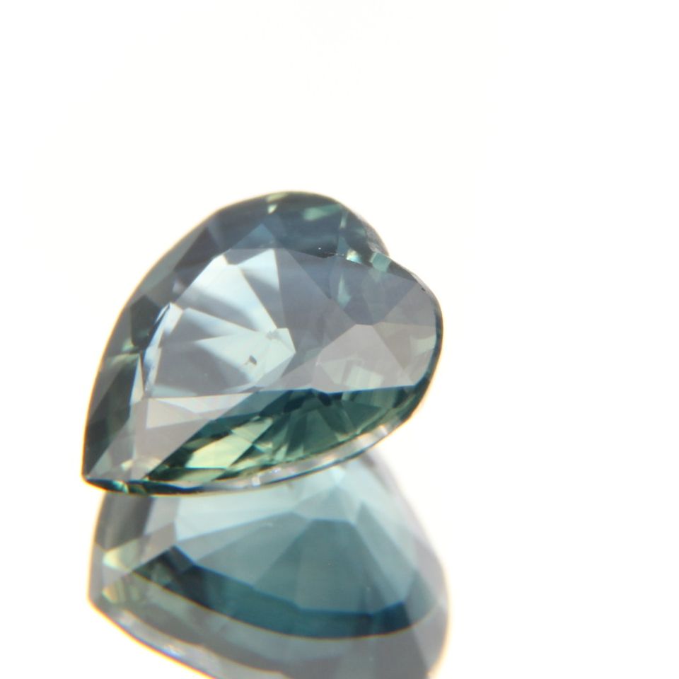 Bi-Color Sapphire 1.04 ct